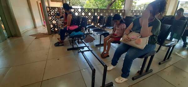 Inescrupulosos lucran con pacientes que buscan turno en el Hospital Regional de Ciudad del Este - ABC en el Este - ABC Color
