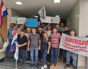 Funcionarios de Copaco convocan a una manifestación permanente desde este lunes - Economía - ABC Color