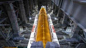 Cohete de la misión lunar Artemis II inicia el traslado hasta la plataforma de lanzamiento