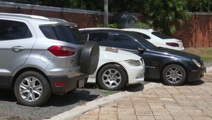 Desmantelan red que ofertaba automóviles lujosos con documentos falsos | Unicanal