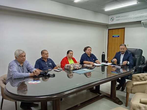 Brecha salarial y hambre en las guardias: el reclamo de los gremios al IPS - Nacionales - ABC Color