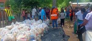 Puerto Casado: los hermanos Adorno casi se trenzan a golpes con políticos “rivales” durante entrega de víveres en la comunidad “Machete Vaina” - Noticias del Chaco - ABC Color