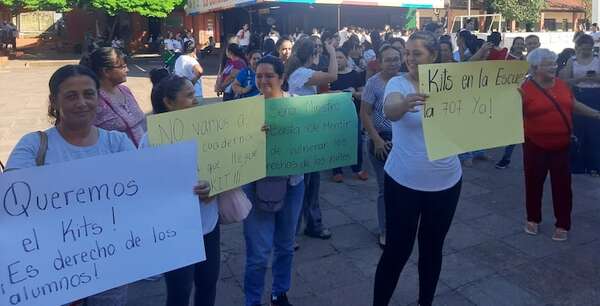 Sin kits escolares, a un mes del inicio de clases: exigen respuestas al MEC - Nacionales - ABC Color