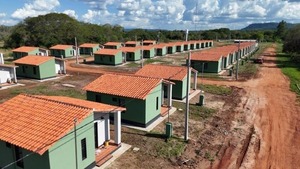 Gobierno entrega 54 viviendas a familias de Gral. Bernardino Caballero - ADN Digital