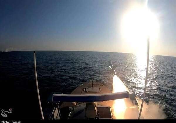 Irán lanzó misiles hacia base con fuerzas de EE.UU. en el océano Índico, según reportes  - Mundo - ABC Color