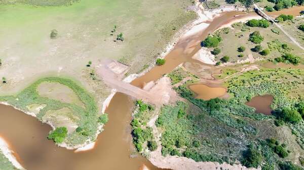 Detectan represa presumiblemente irregular que estaría afectando a arroyo Yabebyry - Nacionales - ABC Color
