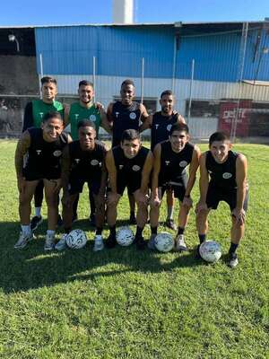 Primera B: Jugadores del 12 de Octubre de Santo Domingo se aprestan para el arranque del 2026 - Fútbol - ABC Color