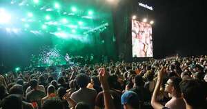 La Nación / Asunciónico: el color y calor del público hicieron la fiesta