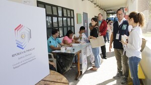 Camilo gastará G. 2.500 millones en campaña y Arnaldo, G. 300 millones