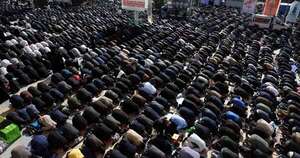 La Nación / Pesé al conflicto, miles de iraníes participan de la oración por la Fiesta del Fin del Ayuno