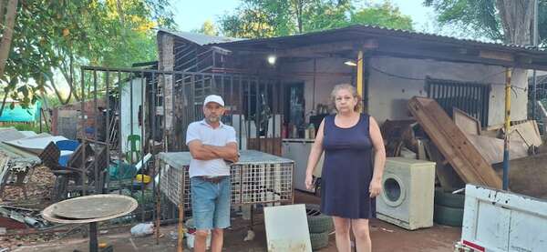 Vecinos de Luque claman obras para evitar inundaciones con cada lluvia  - Nacionales - ABC Color
