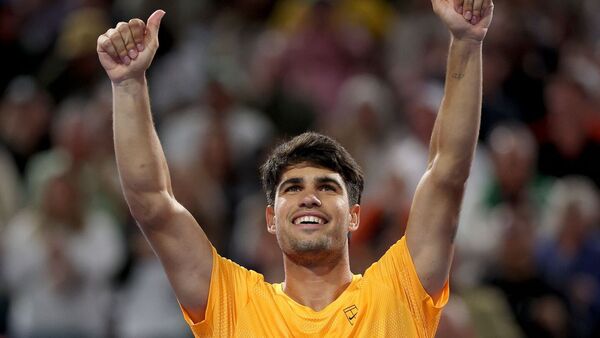 Alcaraz no da opciones de sorpresa a Fonseca y accede a tercera ronda