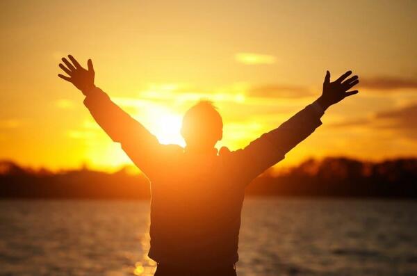 Felicidad global: nórdicos lideran y los jóvenes padecen