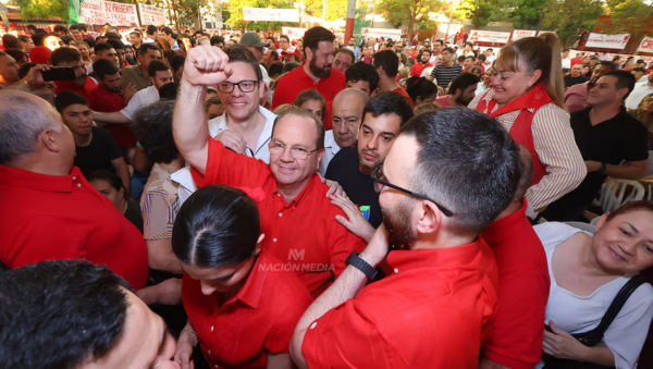 Camilo Pérez lleva su programa “Camilo en tu barrio” a la comunidad Roberto L. Pettit - ADN Digital