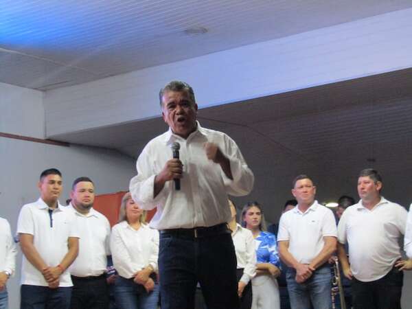 Con duras críticas al Gobierno Nacional, Rubén Jacquet lanzó su precandidatura a la intendencia de Santa Rosa - Política - ABC Color