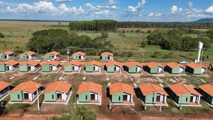 54 familias de Paraguarí cumplen el sueño de la casa propia - trece