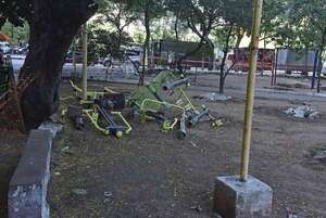 Asunción: ¿Por qué está vallada la Plaza O’Leary? - Nacionales - ABC Color