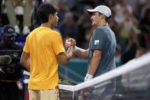 Alcaraz vence a la promesa brasileña Fonseca en su estreno en Miami - Tenis - ABC Color