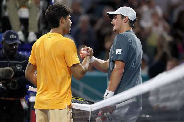 Alcaraz vence a la promesa brasileña Fonseca en su estreno en Miami - Tenis - ABC Color
