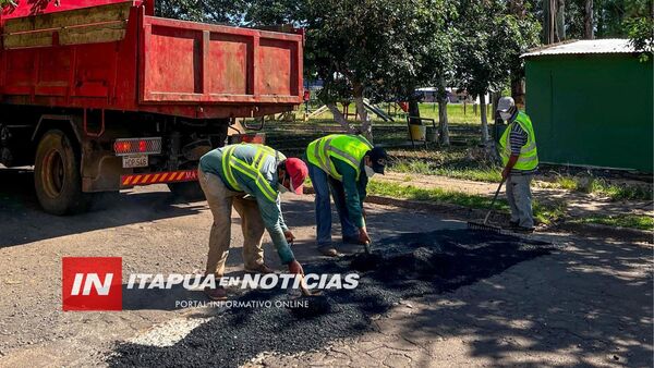 AVANZAN TRABAJOS DE BACHEO EN BARRIOS DE CARMEN DEL PARANÁ