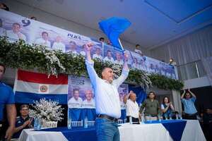 Senador Villalba hace demostración de fuerza en Ciudad del Este - Política - ABC Color