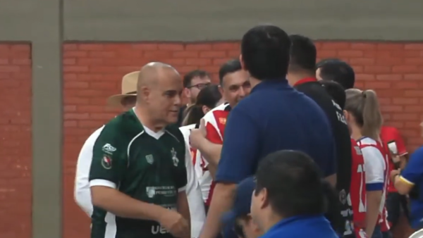 Bachi Núñez fue abucheado en la inauguración del Nacional de fútbol de salón en Coronel Oviedo