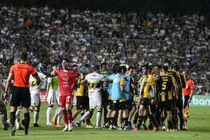 “Vitamina” Sánchez tras la gresca: “Tenemos que ser más inteligentes y evitar el conflicto” - Olimpia - ABC Color