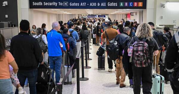 La Nación / Musk ofrece pagar a agentes en aeropuertos afectados por bloqueo