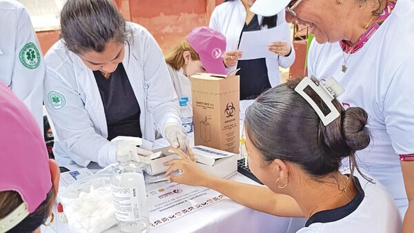 Mari Supersana enseña sobre chagas en Concepción