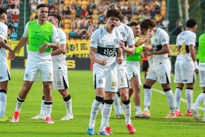 Imparable el expreso Decano: Olimpia derrotó a Guaraní - trece
