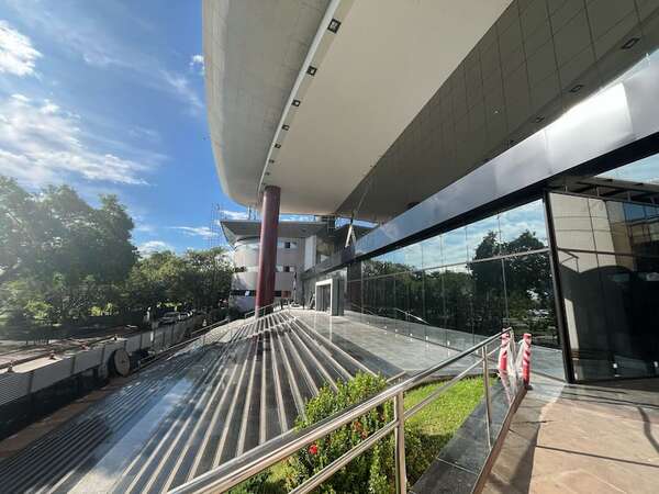 Con “economía de guerra” y megafestín de bonificaciones, Senado analiza retoques a su jubilación vip - Política - ABC Color