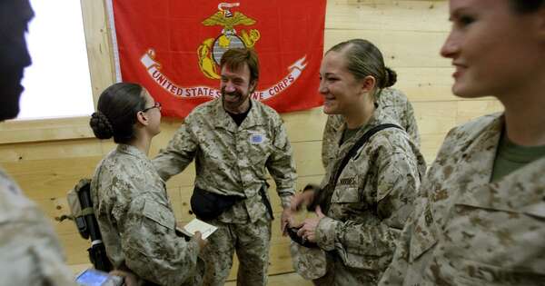 La Nación / “Chuck Norris no se unió a los Marines. Los Marines aplicaron para unirse a él”