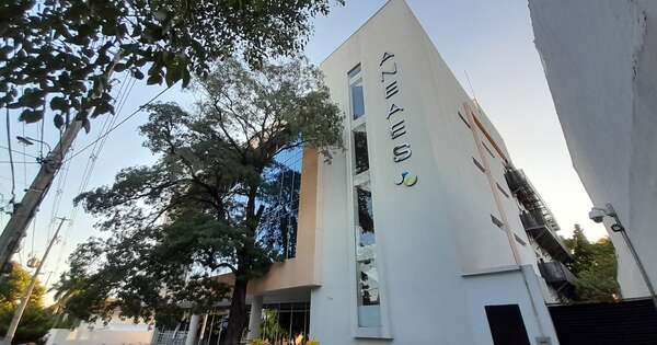 La Nación / Aneaes cuestiona procedimiento de habilitación de carreras de medicina