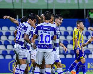 A picotazos, el "Gallo" le bajó al "Chanchón"