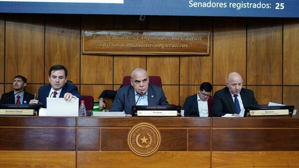 Entes del Estado planean gastar USD 362 mil solo en bocaditos