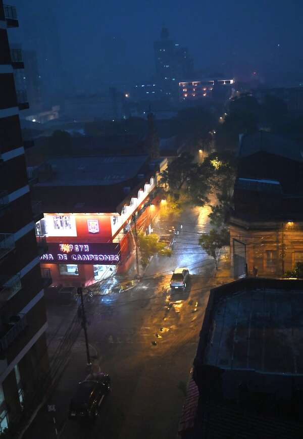 Pronóstican un lunes marcado por las lluvias: ¿bajará la temperatura esta semana?  - Economía - ABC Color