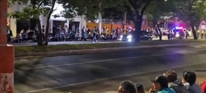 Manifestación de adultos mayores genera congestión vehicular sobre la avenida Mariscal López