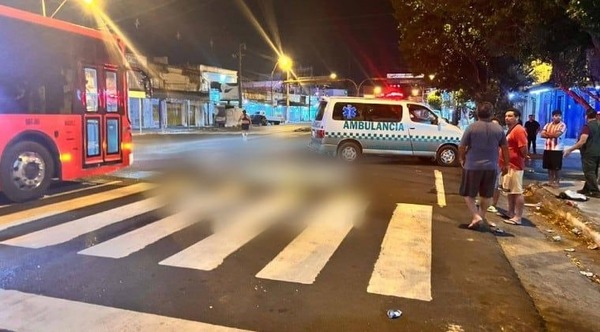 Peatón muere atropellado sobre la avenida Eusebio Ayala y conductor se da a la fuga