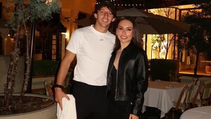 Popular / (GALERÍA) ¡Mati Galarza hizo de cantante y fotoski para su novia!