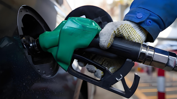 China fija precios máximos al combustible por conflicto en Medio Oriente