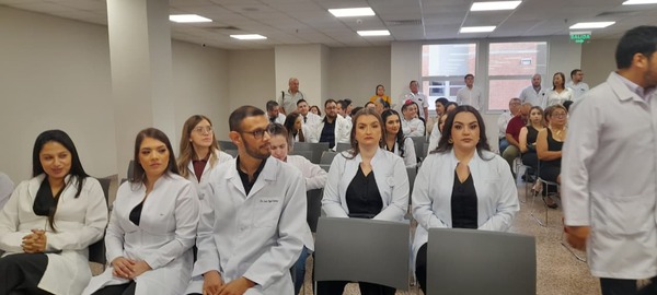Fortalecimiento sanitario en Itapúa: 30 nuevos médicos especialistas egresan del Hospital General