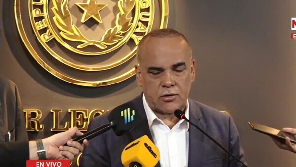 “Bachi” Núñez renuncia a su bonificación millonaria tras ser descubierto