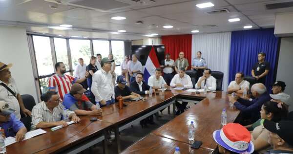 Diario HOY | Tadeo Rojas se reúne con adultos mayores que protestan frente al MDS