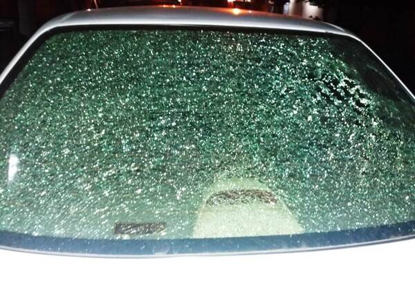 Barrabravas destrozaron auto durante disturbios •