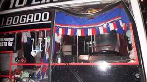 Hinchas auriazules causan incidentes, destrozos y robos •