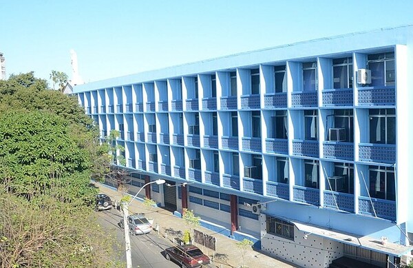 Padres denuncian presunto manejo irregular de fondos en colegio privado capitalino