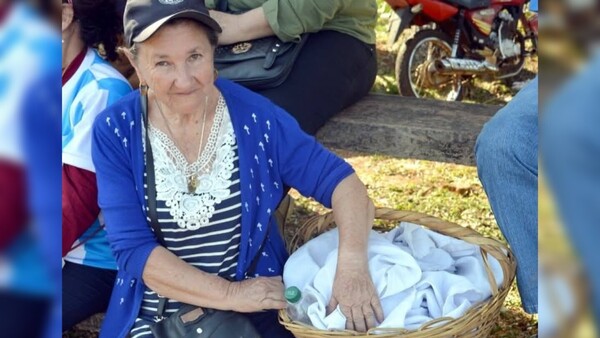Le prohibieron el ingreso a vendedora de chipa en una cancha de Villeta