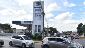 Algunas estaciones de Petropar elevaron precios antes del anuncio oficial, denuncian