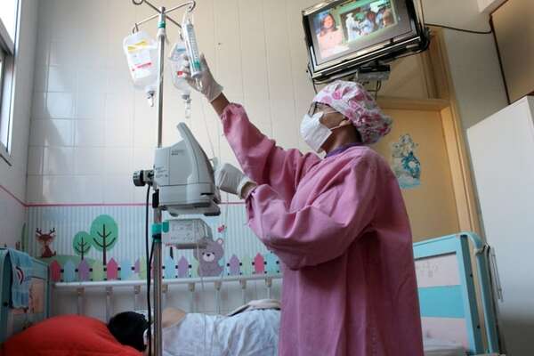 “Carencias en salud subsidian el despilfarro”: el duro descargo de un médico de Acosta Ñu - Nacionales - ABC Color