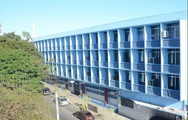 Padres denuncian irregularidades en fondos del Colegio Salesianito